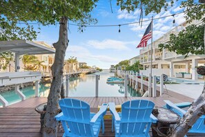 Outdoor pool, a heated pool - Luxury Waterfront Oasis w Heated Pool and 50' Dock (Marathon)