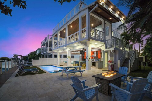 Luxury Waterfront Oasis w Heated Pool and 50' Dock