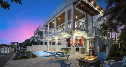 Luxury Waterfront Oasis w Heated Pool and 50' Dock