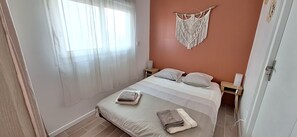 2 Schlafzimmer, Reisekinderbett, kostenloses WLAN, Bettwäsche