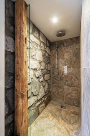 淋浴設備、風筒、提供毛巾、廁紙