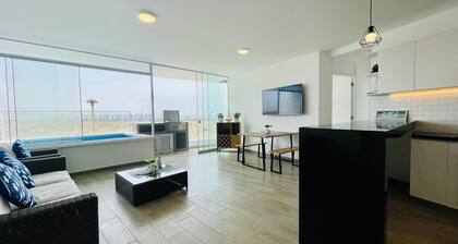 3 minutes from the beach! Beautiful Premiere Apartment with Pool