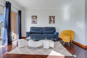 TV connectée de 52 pouces avec chaînes par câble, télévision