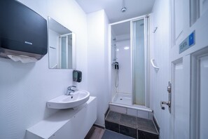 Kamar mandi bersama