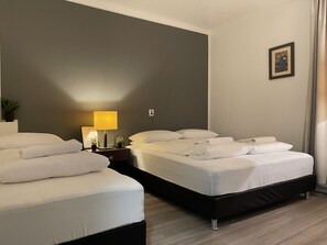 Firemannsrom – basic, delt bad | Wi-fi (inkludert) og sengetøy