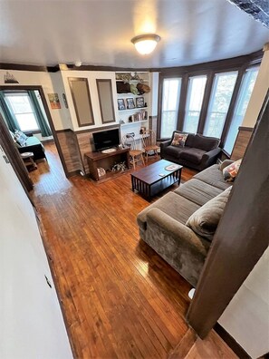 Smart TV, video games, books, offices - Launch your next adventure from here: plenty of beds, plenty of parking, plenty of fun (Plymouth)
