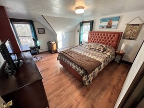 3 chambres, bureau, fer et planche à repasser, accès au Wi-Fi (inclus)