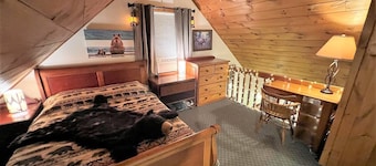 Rustic Retreat: 3 min walk to downtown Plymouth, gateway to the White Mountains