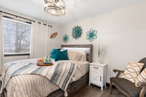 4 Schlafzimmer, Schreibtisch, Bügeleisen/Bügelbrett, Reisekinderbett