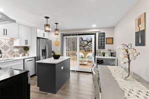 Private kitchen - Villa Hermosa LG WI: Stylish Getaway, Memorable Stay (Lake Geneva)