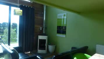 Smart TV, DVD player, books, stereo