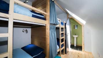 2 bedrooms, travel crib, free WiFi, bed sheets