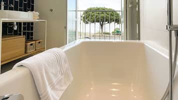 Junior Duplex | Bathroom