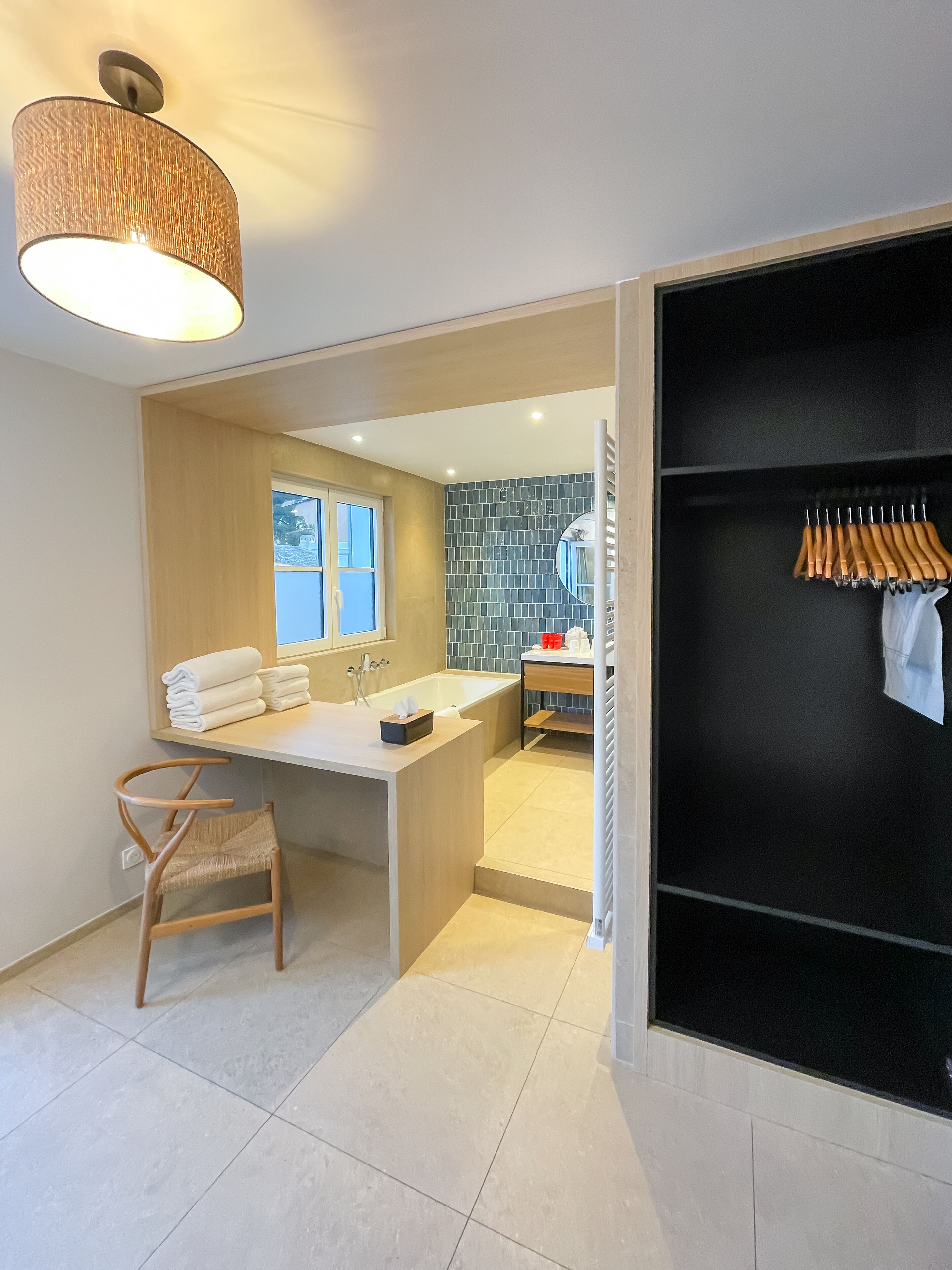 Suite Prestigio | Baño | Amenidades de baño de diseñador, secadora de cabello, pantuflas 