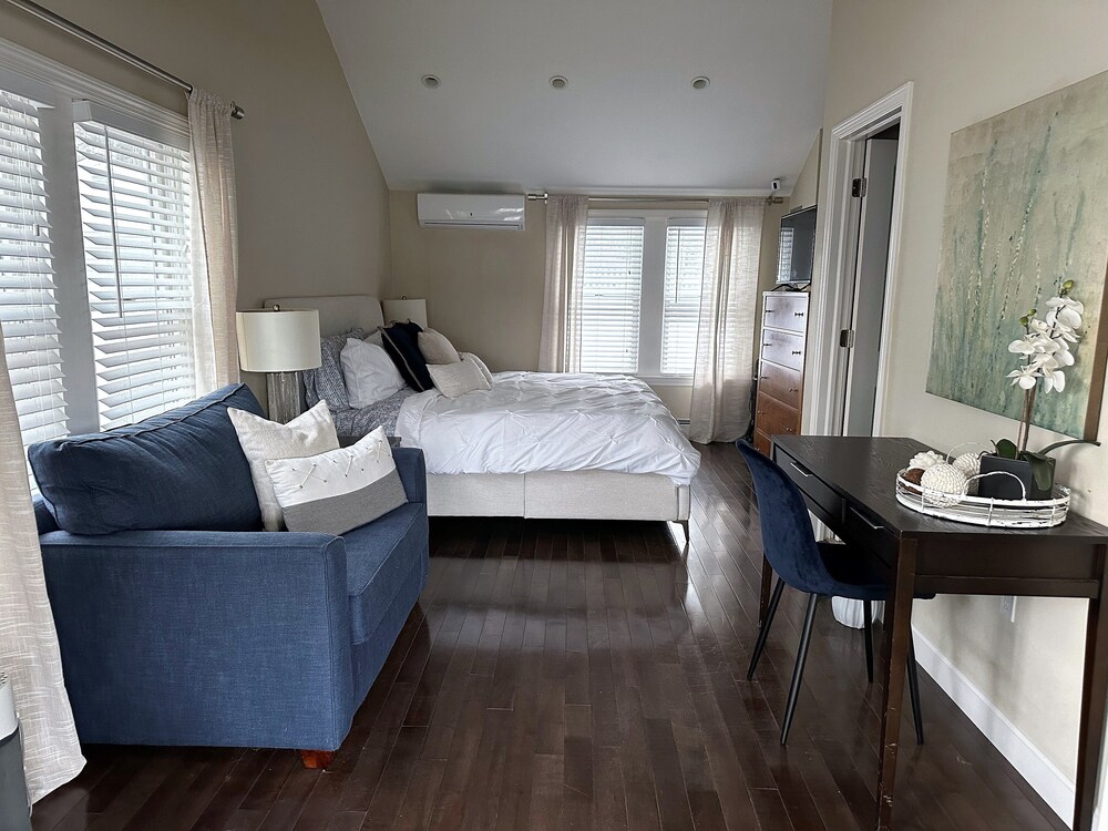 Steps to Oak St Private Beach! Dennis Port Vrbo