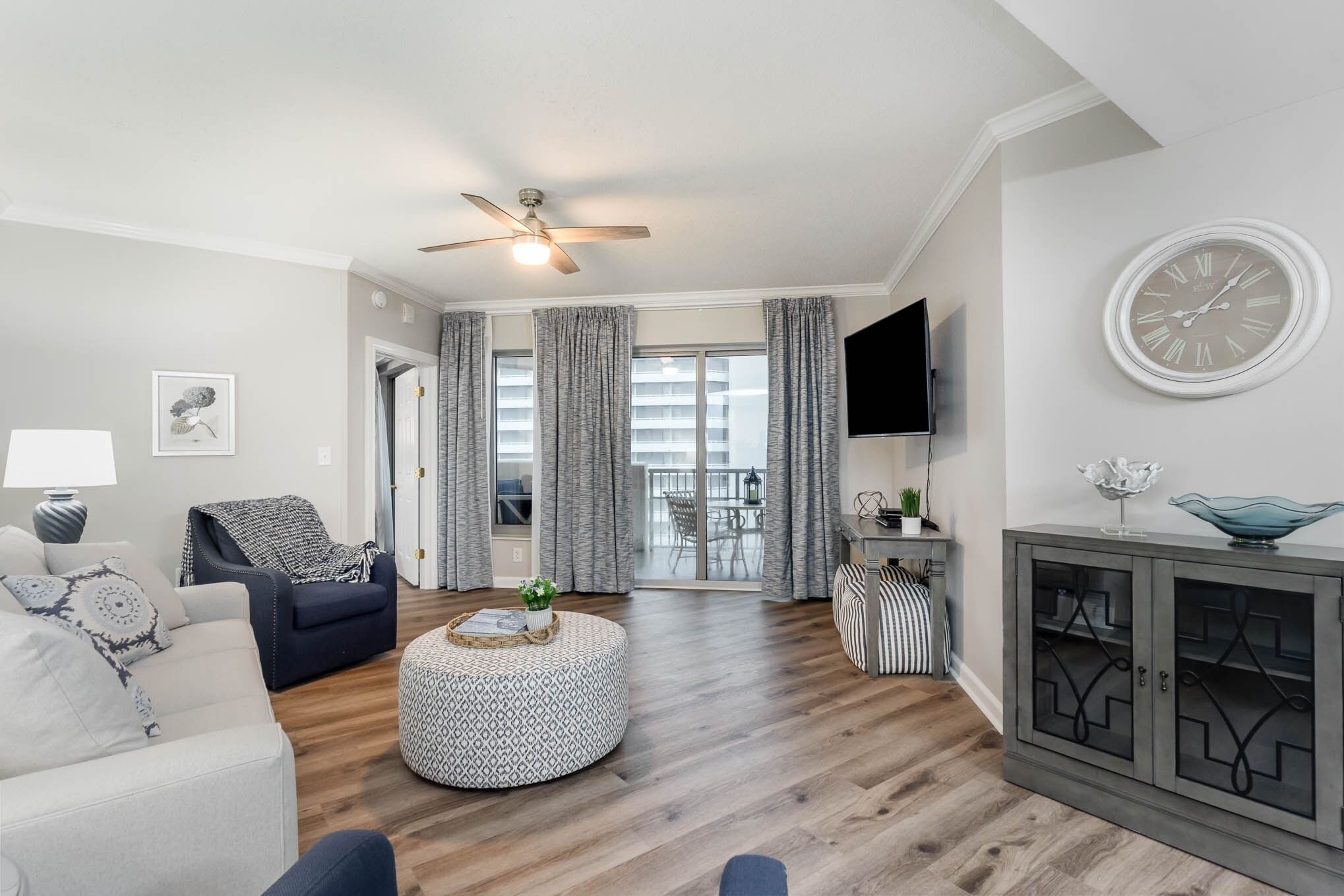 Condo, 3 Bedrooms | Living area