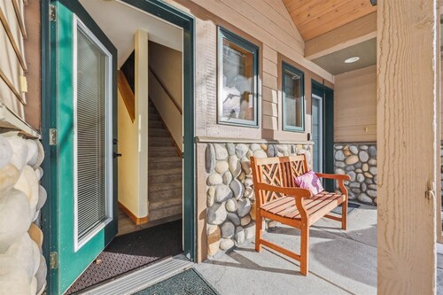 Moose Xing 2 Bedroom Townhouse by RedAwning