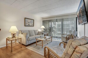 Condo, 2 Bedrooms | Interior