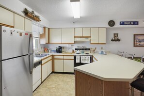 Private kitchen - Surf Crest 103 1 Bedroom Condo by RedAwning (Ocean City)