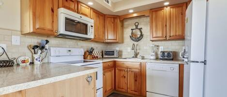 Condo, 2 Bedrooms | Private kitchen
