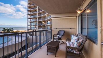 Condo, 2 Bedrooms | Property grounds