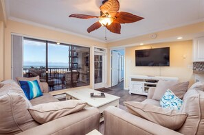 Condo, 2 Bedrooms | Living area