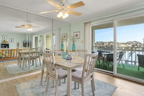 Condo, 2 Bedrooms | Dining