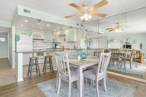 Dining - Thunder Island 147d 2 Bedroom Condo by RedAwning (Ocean City)