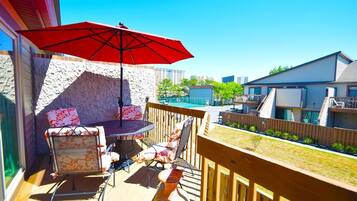 Condo, 2 Bedrooms | Property grounds