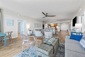 Living area - 2507 Margate - 4 bedroom ocean front condo - 4 Condo (Myrtle Beach)