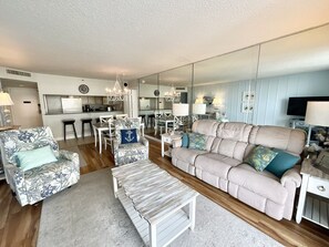 Condo, 2 Bedrooms | Living area