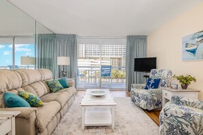 Condo, 2 quartos | Área de estar