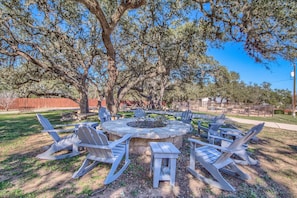 Casa, varias habitaciones | Restaurante al aire libre