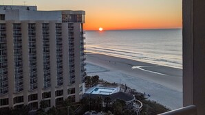 A high-rise hotel with a view of the beach and sunset. - 1508 North Hampton @ Kingston Plantation 3 Bedroom Condo (Myrtle Beach)
