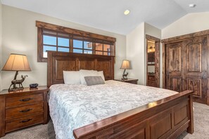 4 bedrooms, iron/ironing board, internet, bed sheets