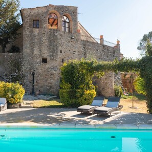Pool - Farmhouse with pool and private access to the river (Vilademuls)