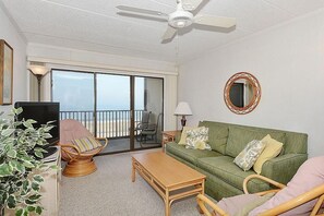 Condo, 2 habitaciones | Área de sala de estar