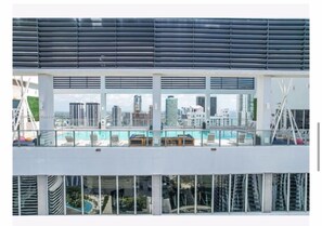 Outdoor pool, a heated pool - Beautiful Studio APT Downtown Miami (Miami)