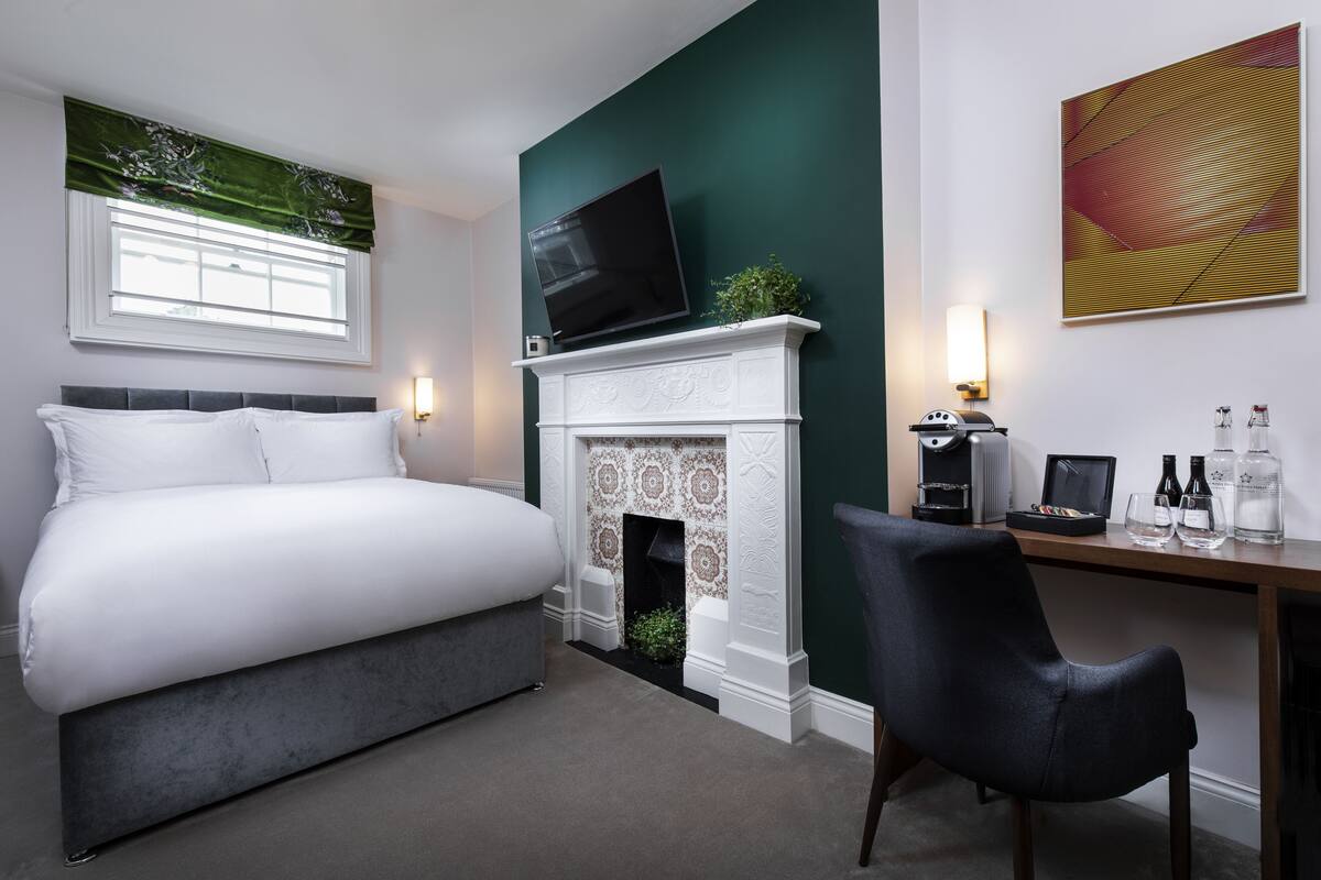 Egyptian cotton sheets, premium bedding, down duvets, pillow-top beds