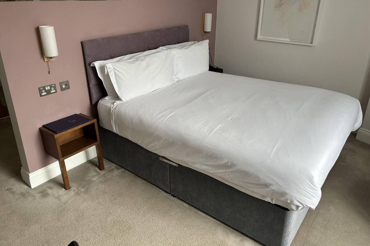 Egyptian cotton sheets, premium bedding, down duvets, pillow-top beds
