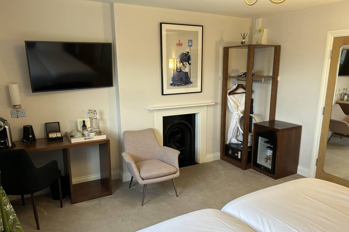 Egyptian cotton sheets, premium bedding, down duvets, pillow-top beds