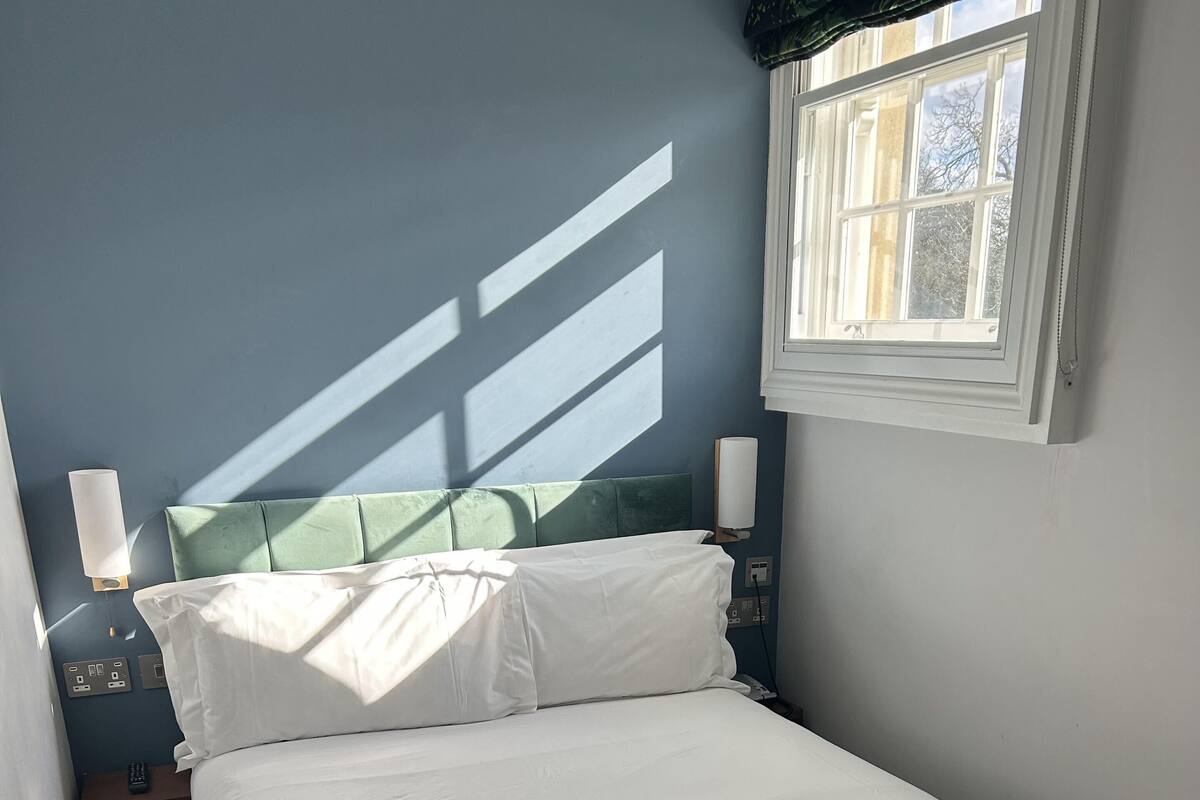 Egyptian cotton sheets, premium bedding, down duvets, pillow-top beds