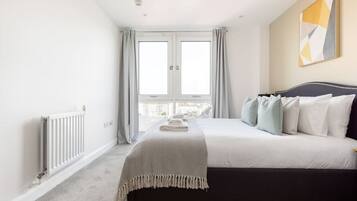 2 bedrooms, hypo-allergenic bedding, iron/ironing board, free WiFi