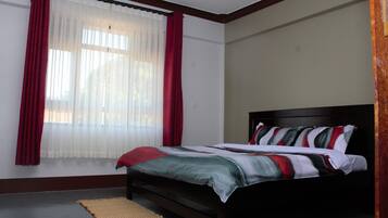 1 habitación, escritorio, tabla de planchar con plancha y wifi