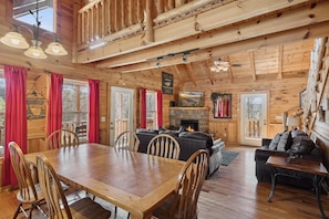 Cabin, 3 Bedrooms | Dining