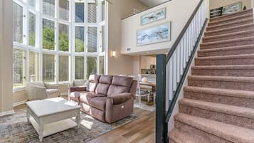 Villa, 4 Bedrooms | Living area