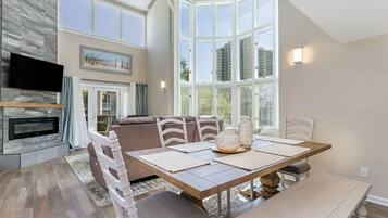 Biệt thự, 4 phòng ngủ | Khu vực ăn uống tại phòng