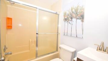 Townhome, 2 Bedrooms | Bilik Mandi