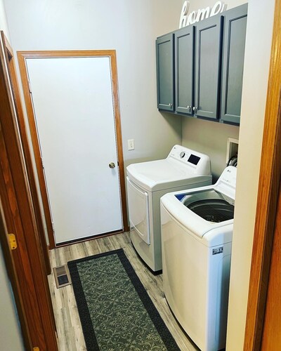 Oakdale Oasis- Close to Everything!