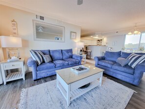 Condo, 3 Bedrooms | Living area